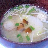 「キューちゃん、ホタテ入り長芋のお味噌汁」
